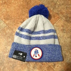 New. New Era New England Patriots Patch Grey Pom Knit Beanie.